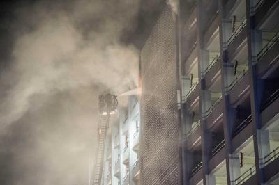 Leinfelden-Echterdingen: Verdacht auf Brandstiftung! Mehrere Pkws brannten im 9. Stockwerk eines Parkhauses - Grosseinsatz der Rettungskraefte